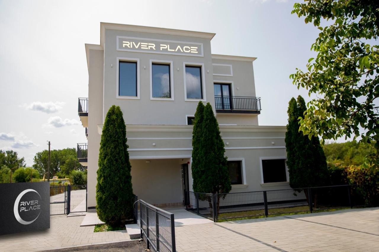 River Place 피테슈티 외부 사진