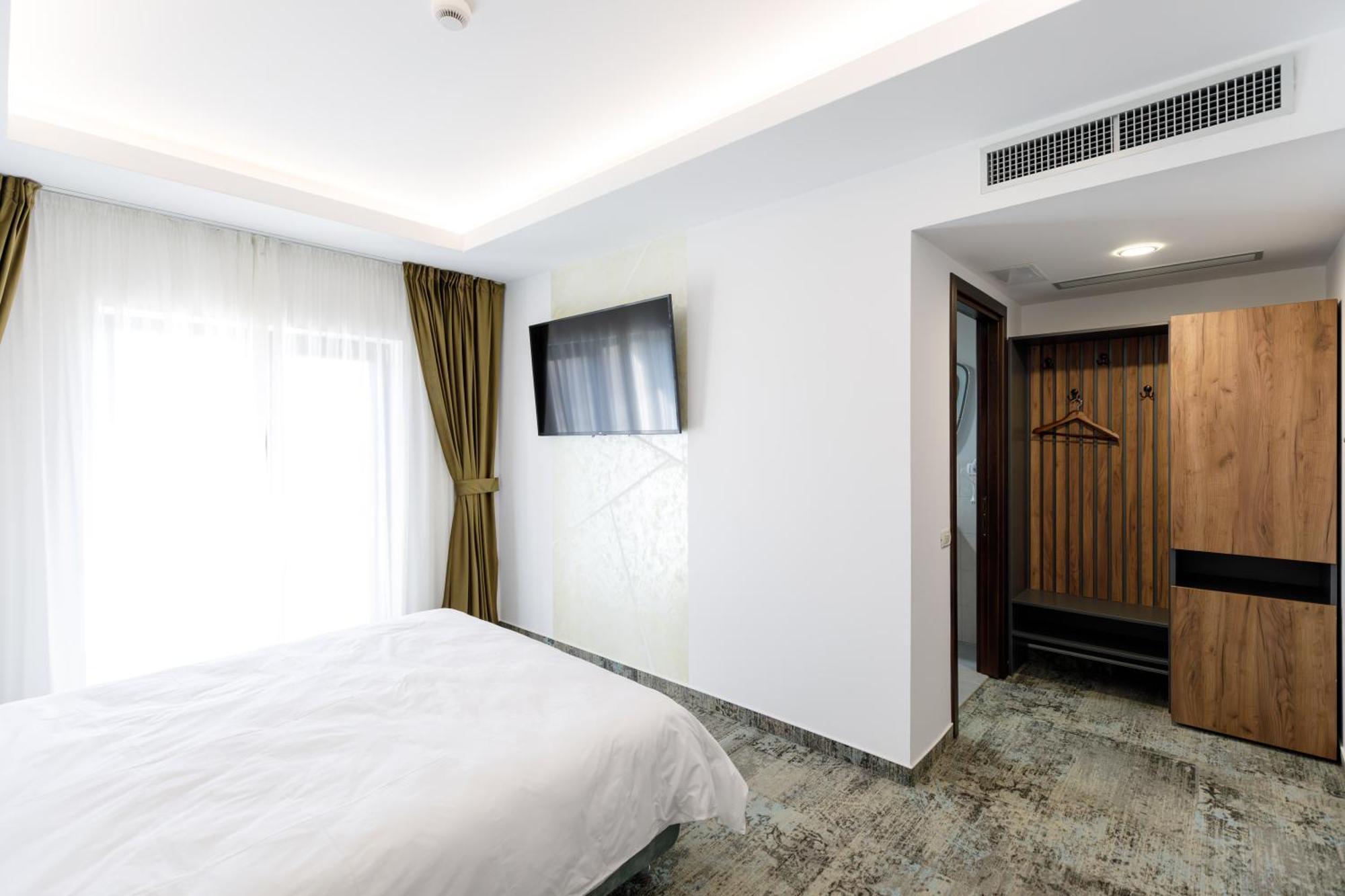 River Place 피테슈티 외부 사진