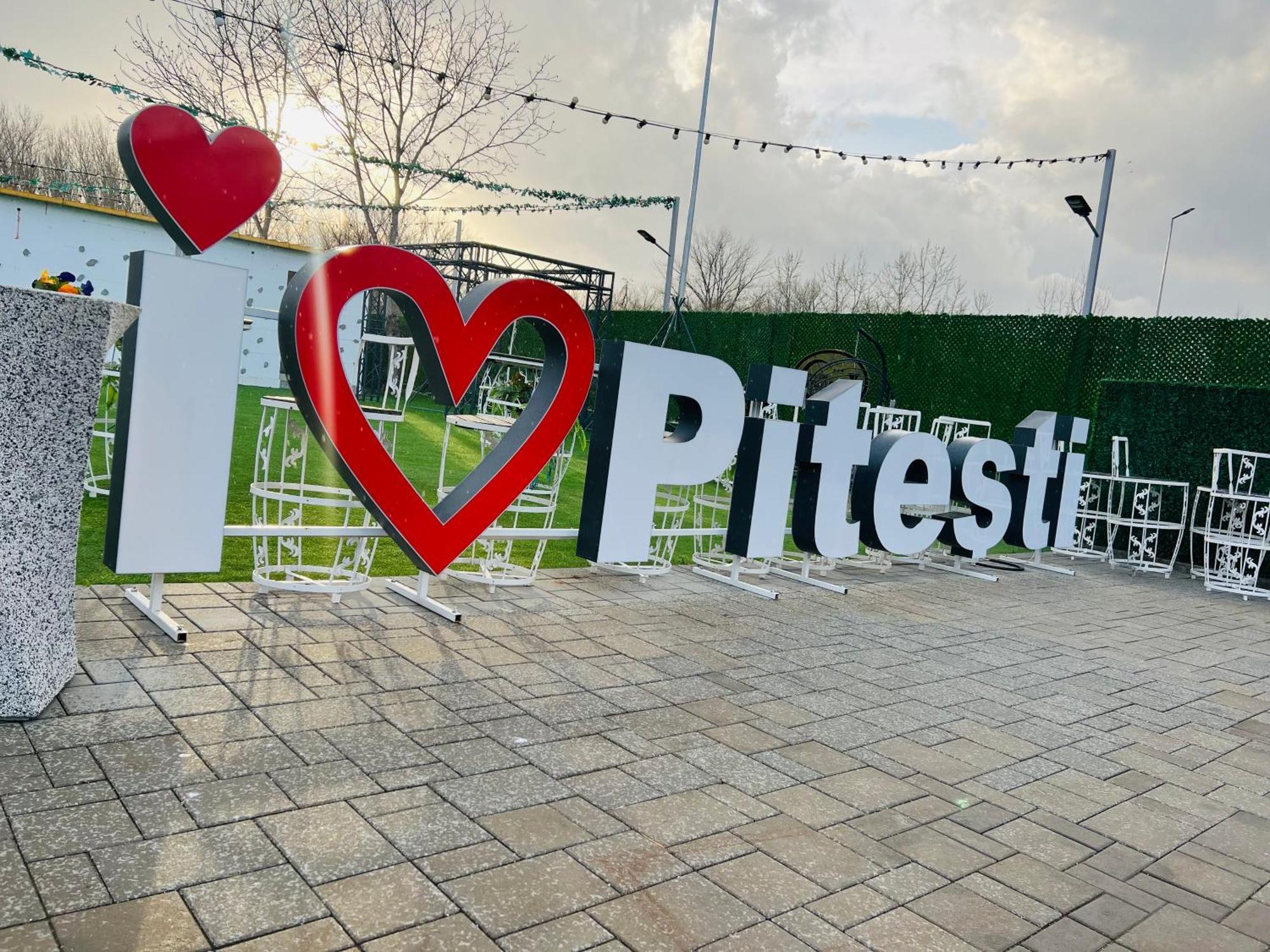 River Place 피테슈티 외부 사진