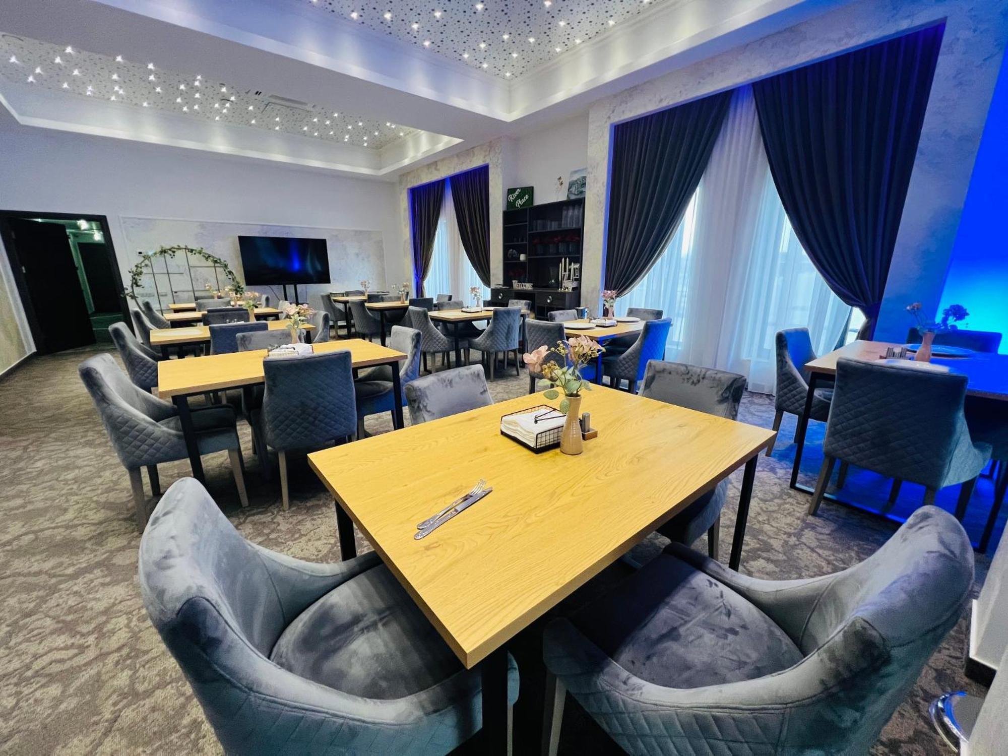 River Place 피테슈티 외부 사진