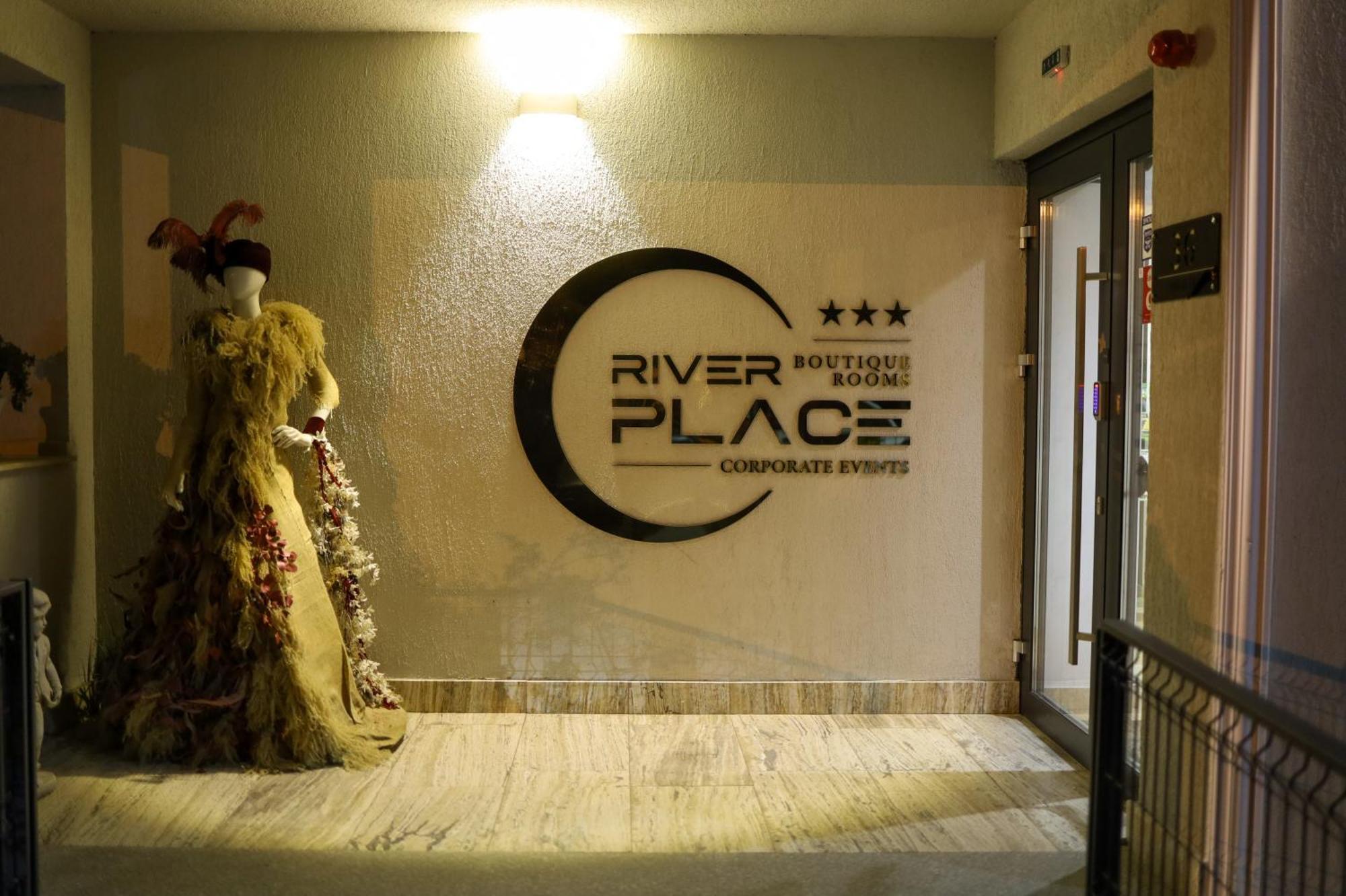 River Place 피테슈티 외부 사진